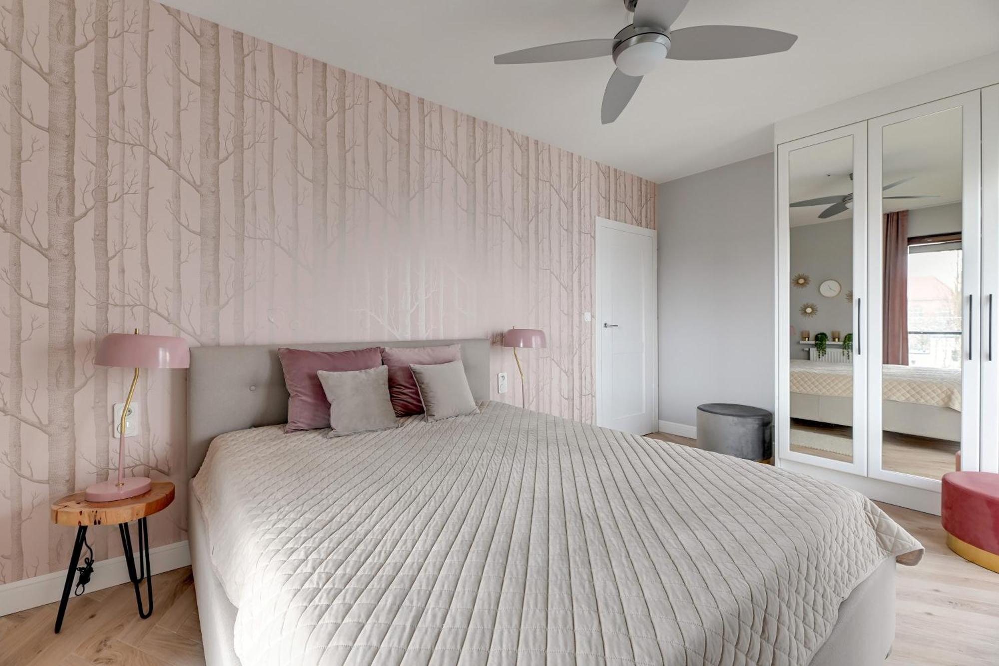 Stay-in Riverfront Lofts Apartment *