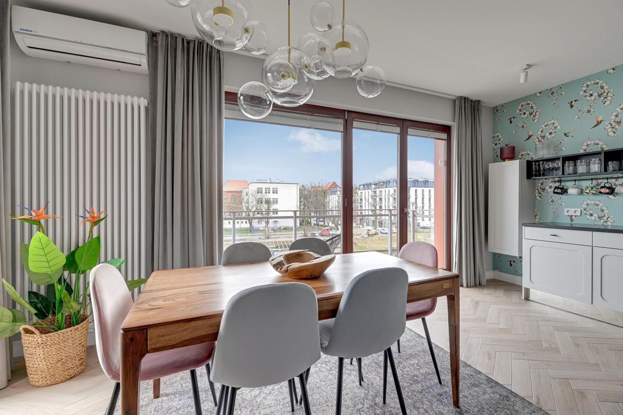 Апартаменти Staywin Riverfront Lofts *