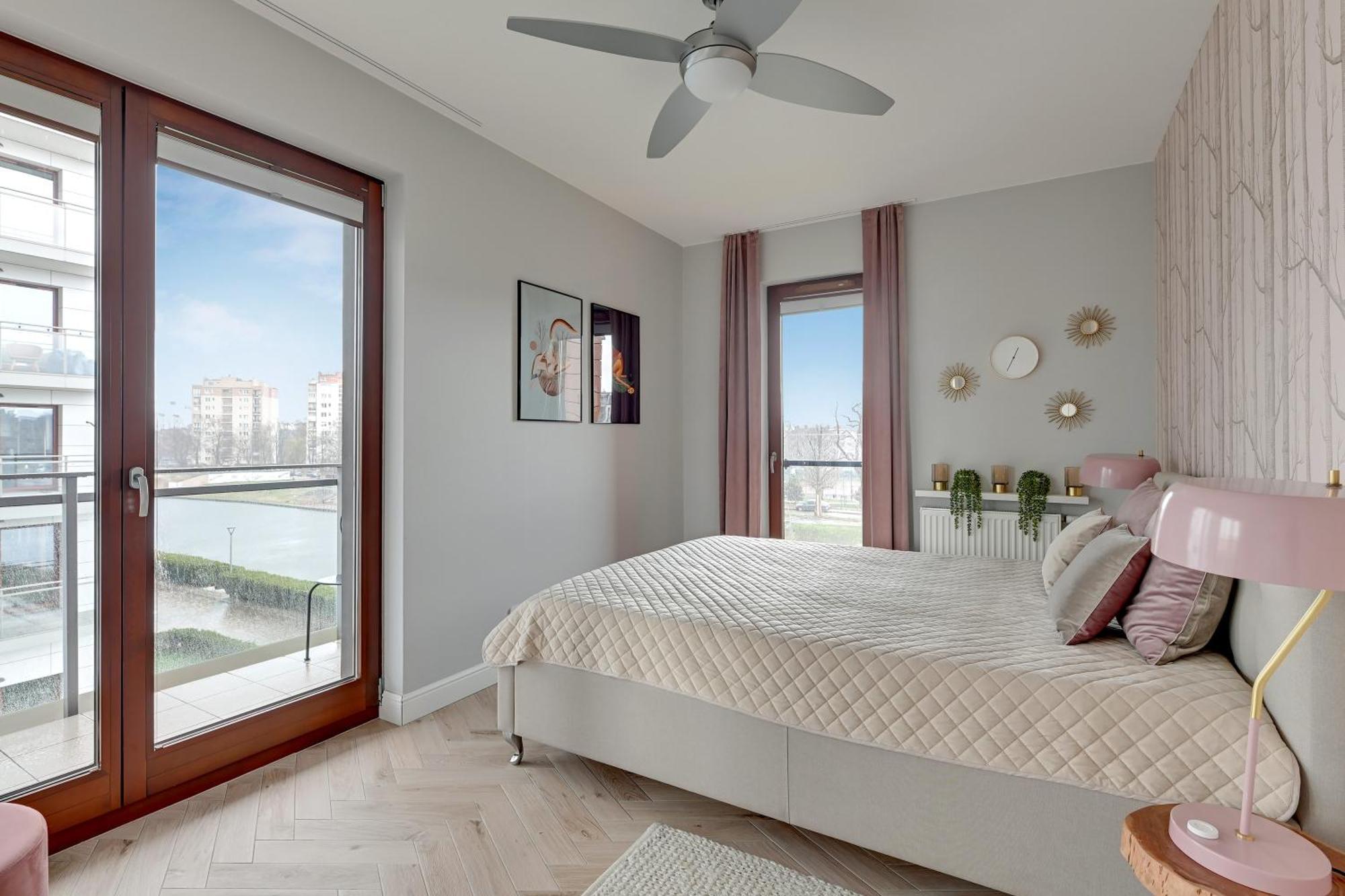 Апартаменти Staywin Riverfront Lofts