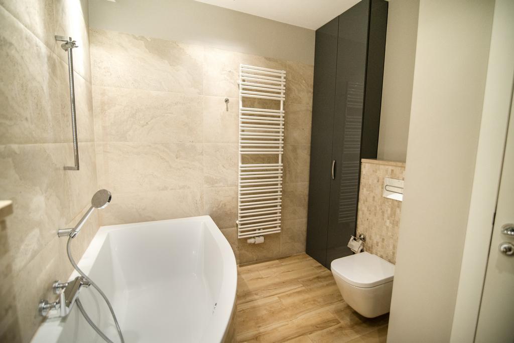 Апартаменти Staywin Riverfront Lofts