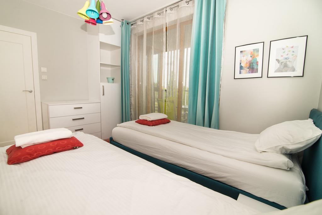 Апартаменти Staywin Riverfront Lofts