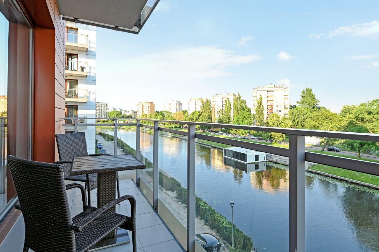 Апартаменти Staywin Riverfront Lofts